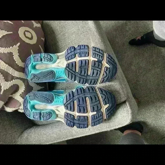 Minzuno E8 teal shoes size 9.5 womens - Picture 8 of 11